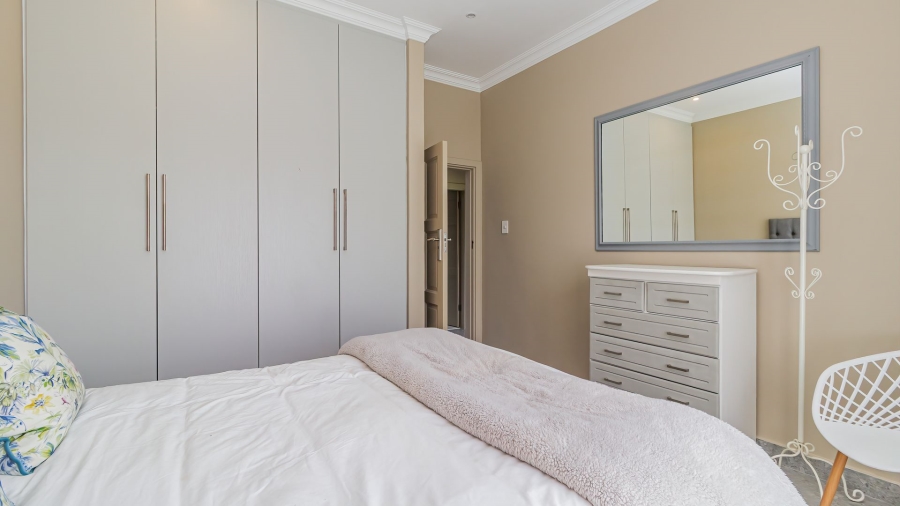 6 Bedroom Property for Sale in Heatherlands Western Cape